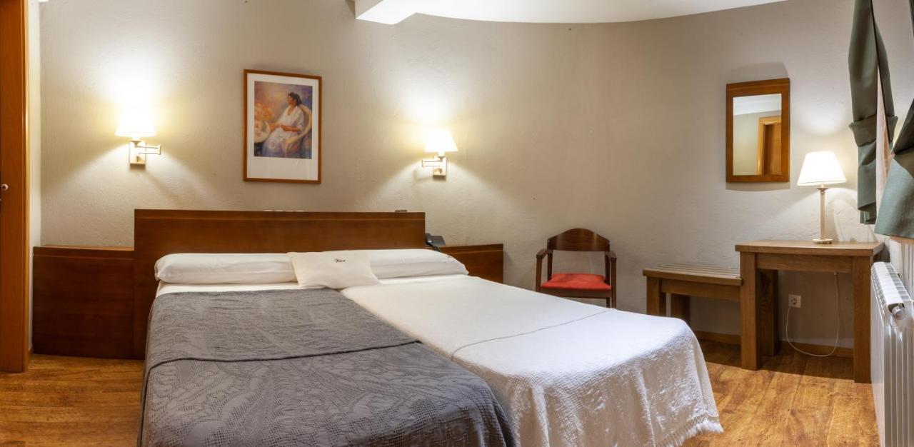 Hotel Fonda Merce Льївія Екстер'єр фото
