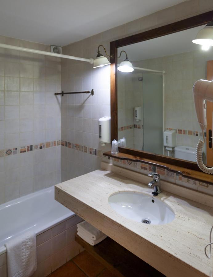 Hotel Fonda Merce Льївія Екстер'єр фото