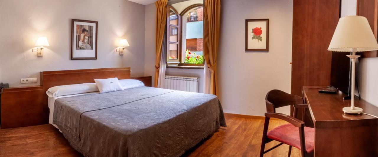 Hotel Fonda Merce Льївія Екстер'єр фото